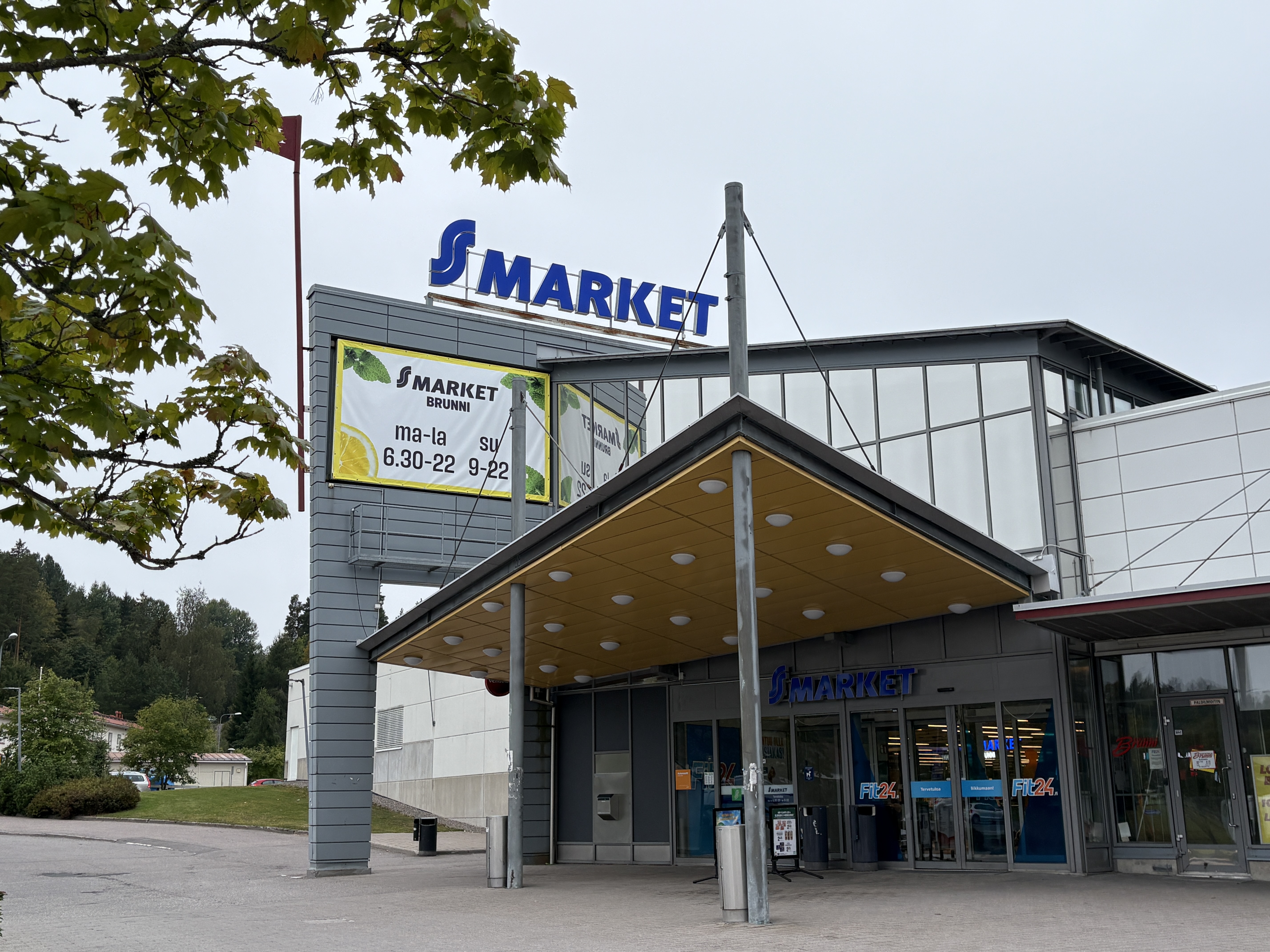 Klaukkalan S-Market Brunni kuva ulkoa