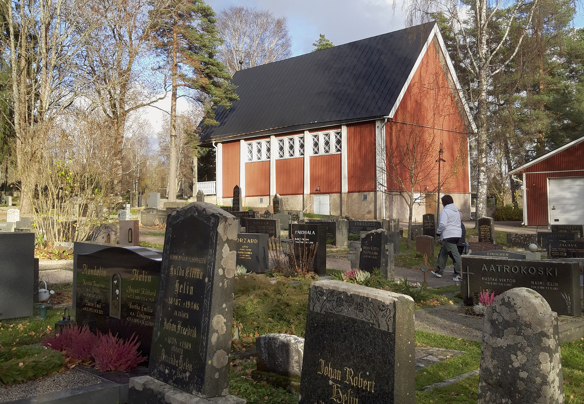 Siunauskappeli on puinen, harjakattoinen rakennus.