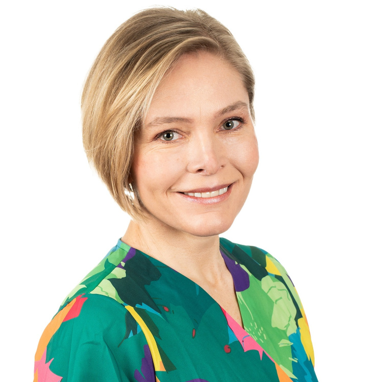 Kuvassa on Katriina Reponen